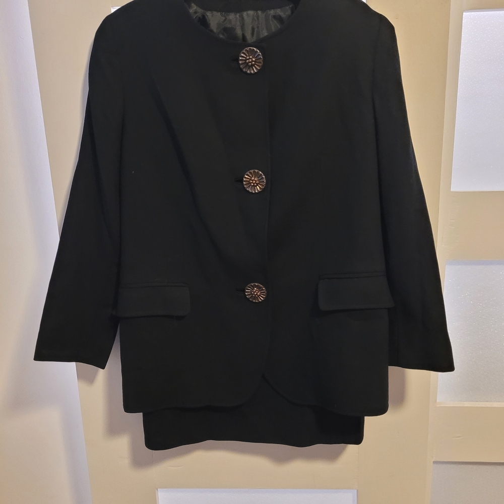 Vintage Fitted Black Wool Skirt Suit. Sz 8-10